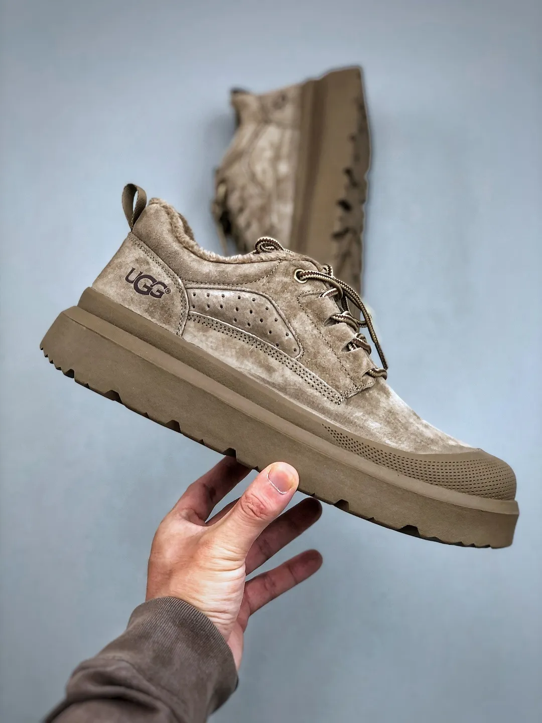 Local pick-up 💰560 supports store release New goods 🚀 #UGG new autumn and winter products (plush integrated lining 🔥warm and heat-locking) must-have outdoor men's casual shoes and snow boots series Guangdong factory quality Autumn and winter new styles Fashion trend matching The fabric is made of frosted cowhide imported from Italy. The whole shoe is made of genuine cowhide material, from the outsole to the hardware, all made from OEM raw materials. Good products do not kill pigs. The quality of the first order is strictly controlled. A full set of official website unified packaging. This year’s winter cold-proof outdoor products are a must-have for daily casual matching for sportsmen‼ American light luxury brand [UGG] Tasman Weather Hybrid Tasman hybrid series lightweight casual shoes Size: 39-44